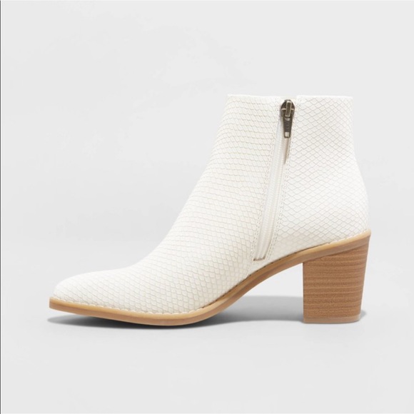 Universal Thread Shoes - Universal thread off white boots new